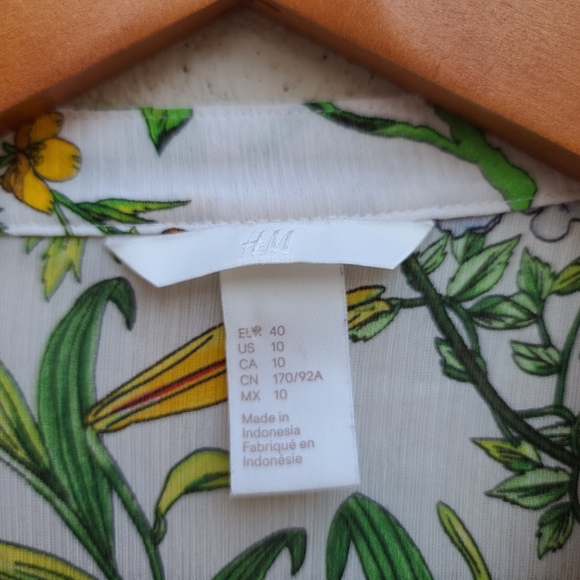 H&M Botanical Floral Garden Ruffled Button Top - Picture 3 of 16
